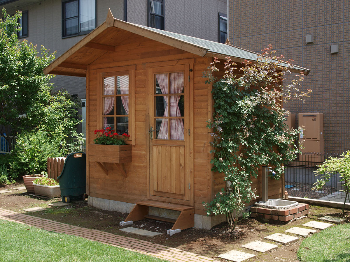 ログハウスの小屋