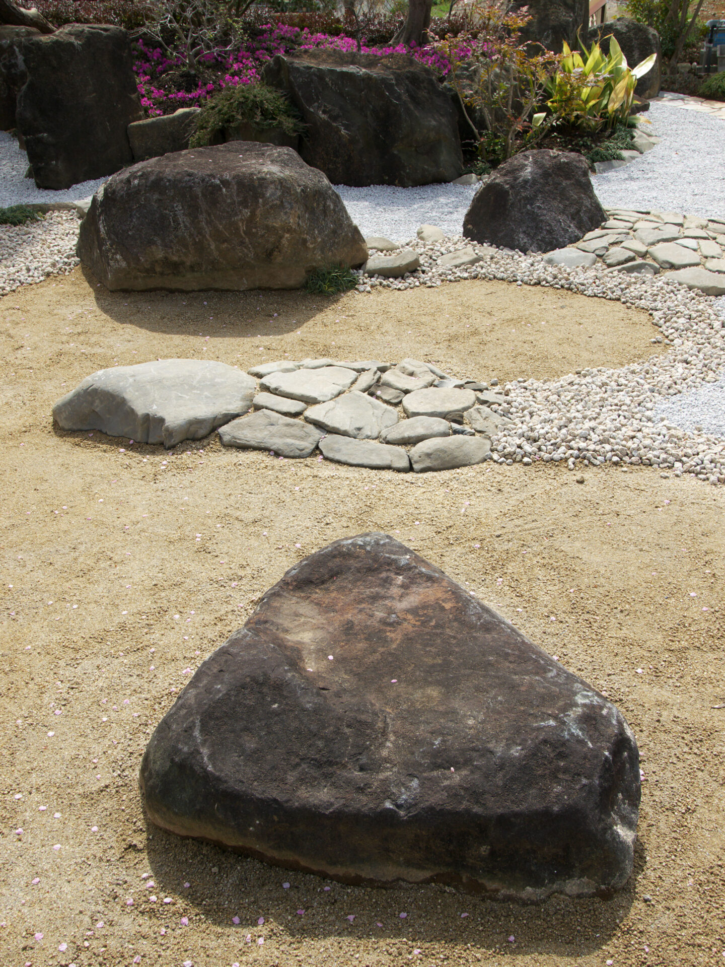 固まる土